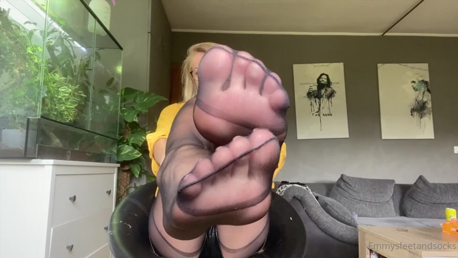 Young German Goddess Emmie - Your Therapist Is Back With A Smelly Pantyhose - EMMYSFEETANDSOCKS